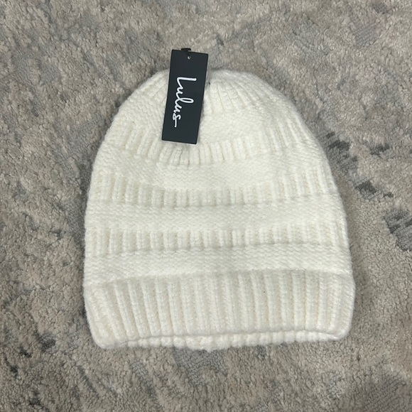Lulus Accessories - NWT white knit beanie